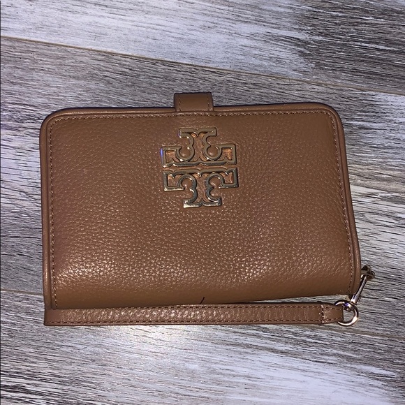Tory Burch Handbags - Tan Tory Burch wallet